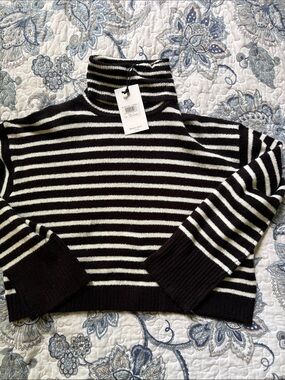 Striped Black and White Turtleneck Sweater Small nwt